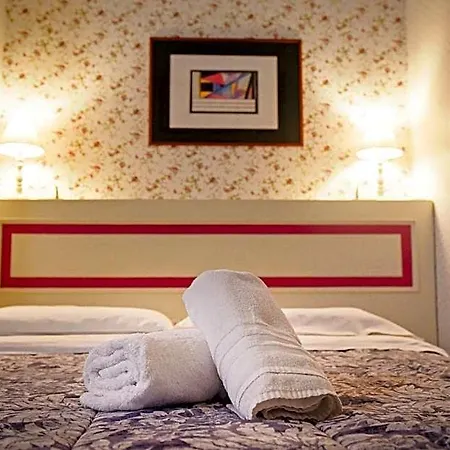 Al Centro Luxury 4* קאסרטה